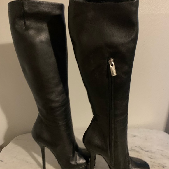 Vicini Square-Toe Boots in Black